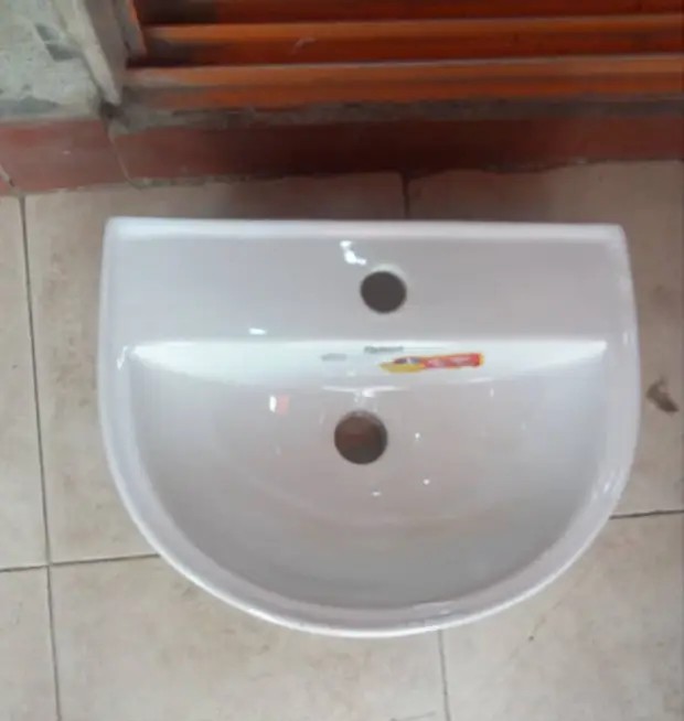Basin-And-Pedestal₦-10500.jpg - Etiti