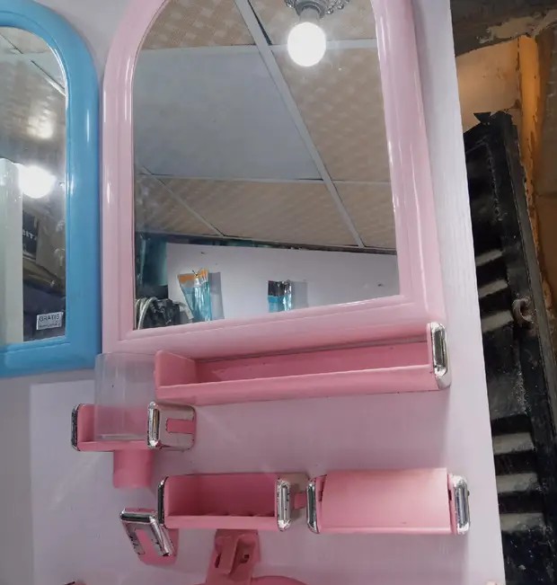 Bathroom-Mirrow-With-Accessories₦-10000-1.jpg - Etiti